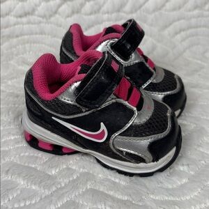 Nike Reax Toddler Girls Black, Pink, & Silver Sneakers Sz. 2C